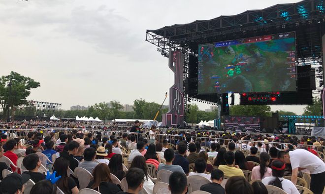 呈现了一场 呈现了一场